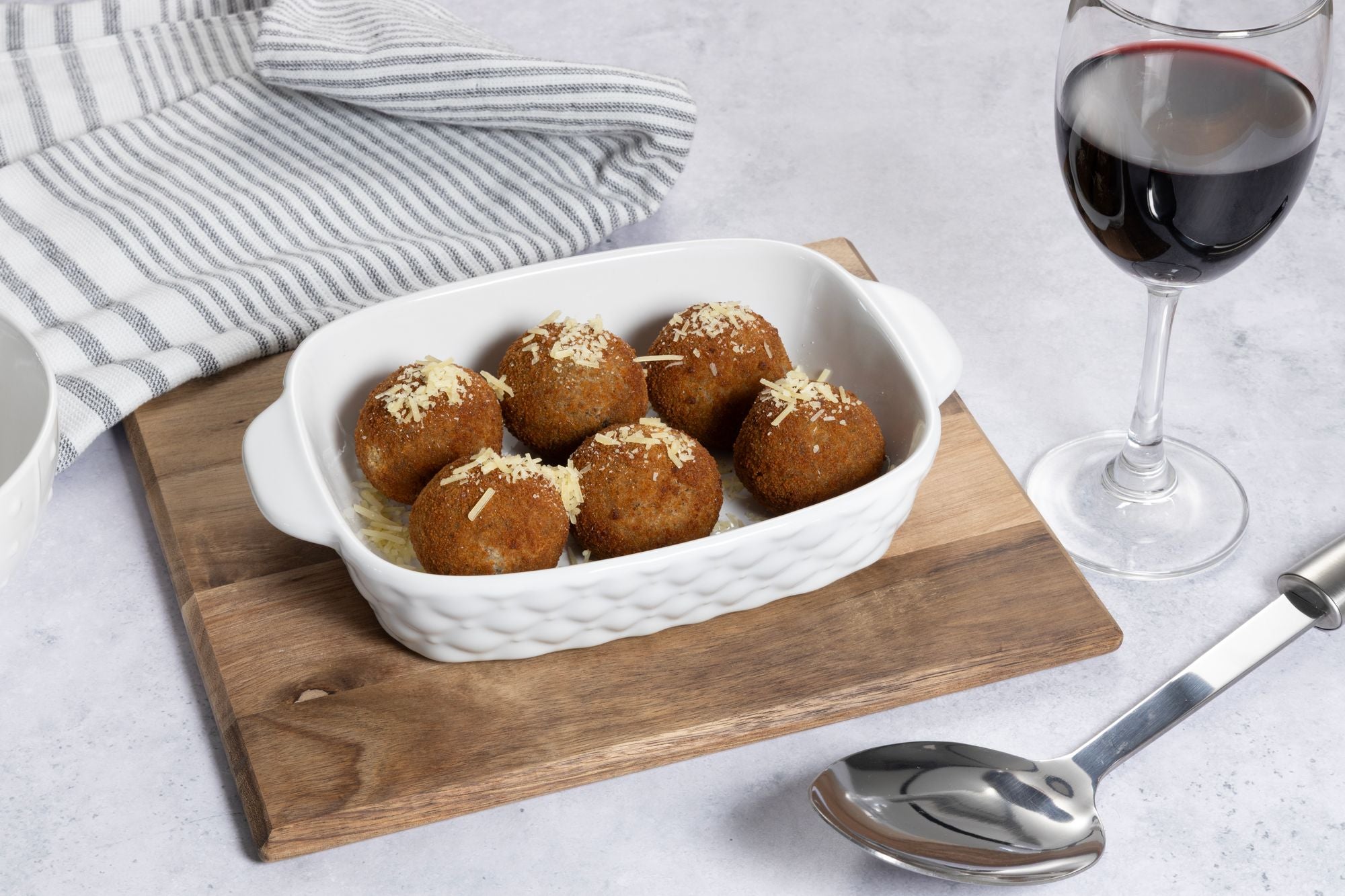 Cuisena Ceramic Baking Dish 20cm White lifestyle - compact bake