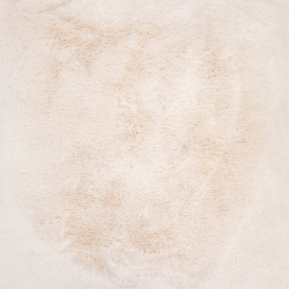 Bambury Frida Throw 150x200cm Snow - close-up of faux fur texture