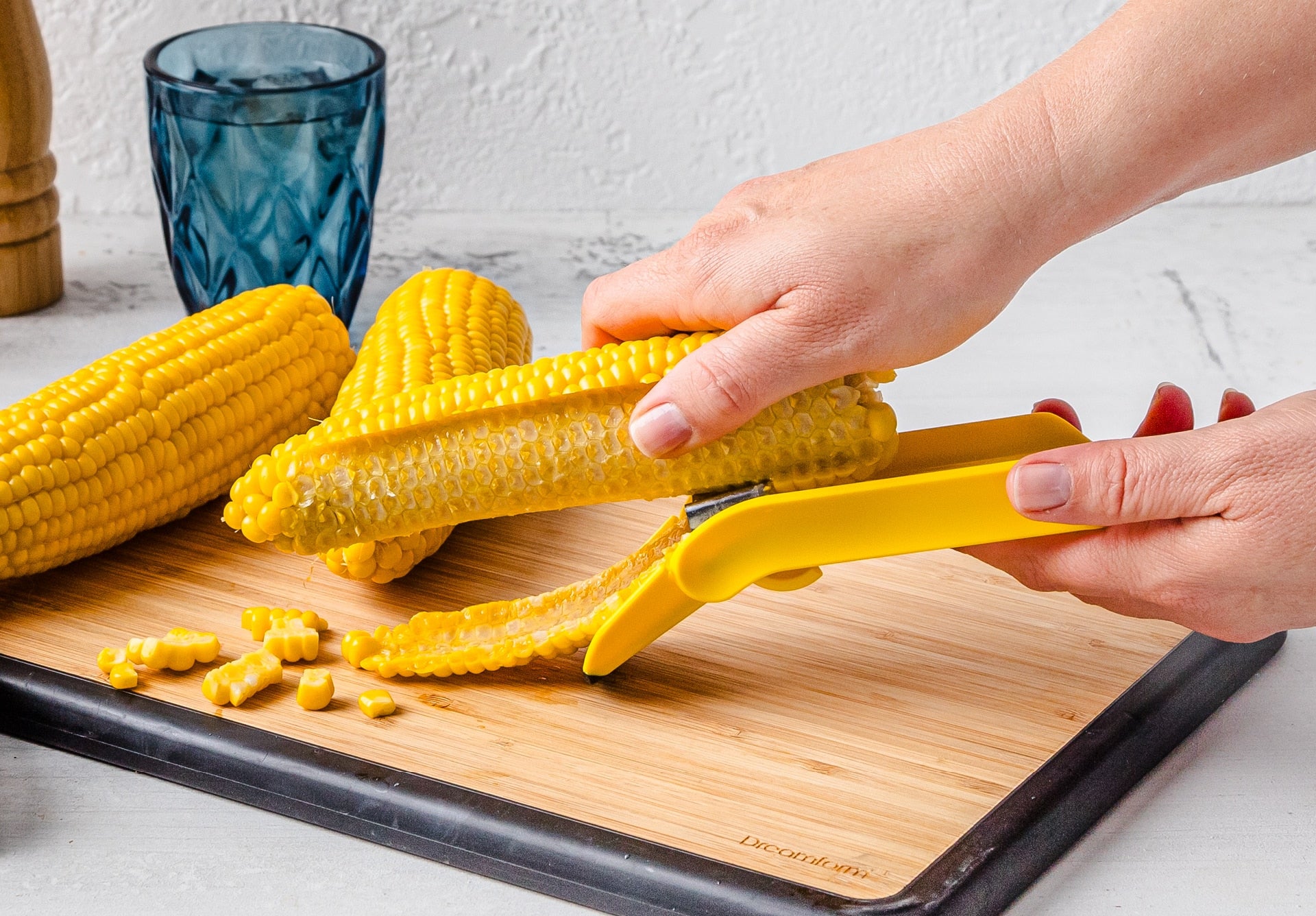 Folding Corn Peeler - Dreamfarm