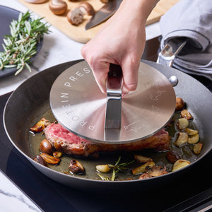 Scanpan Impact Protein Press 17cm - comfortable handle detail