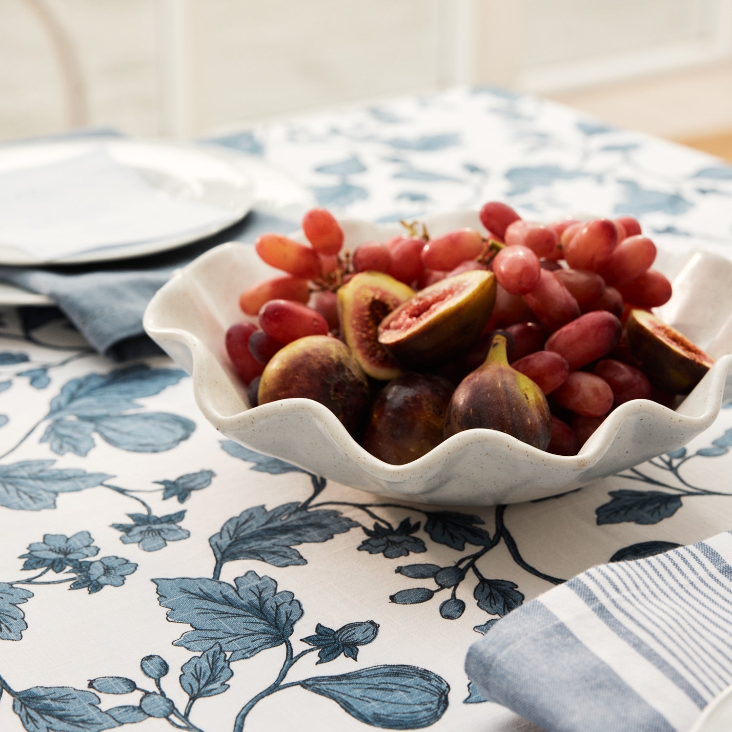 Serving Bowl 28x27x8cm – Sullivan White Wavy - view 2