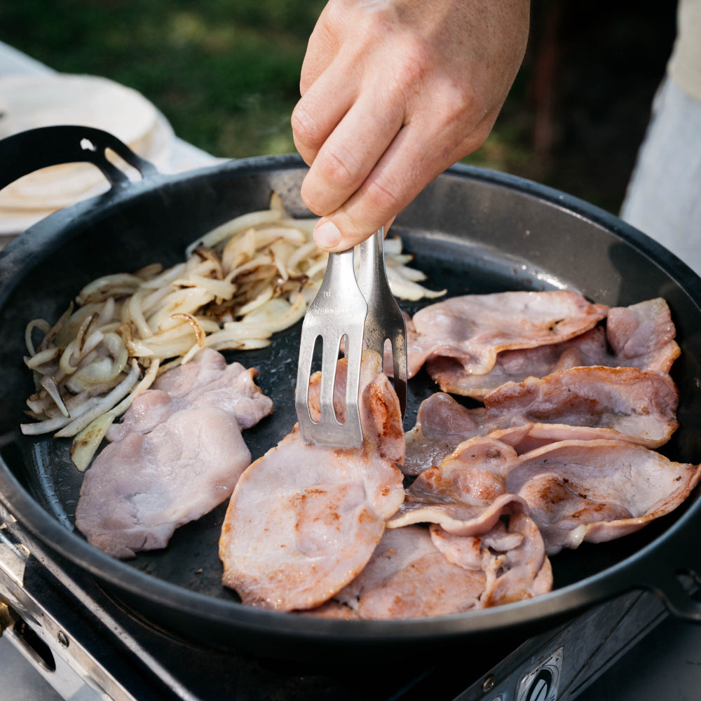 Solidteknics AUS-ION 30cm Bigga Pan angled view wrought iron skillet