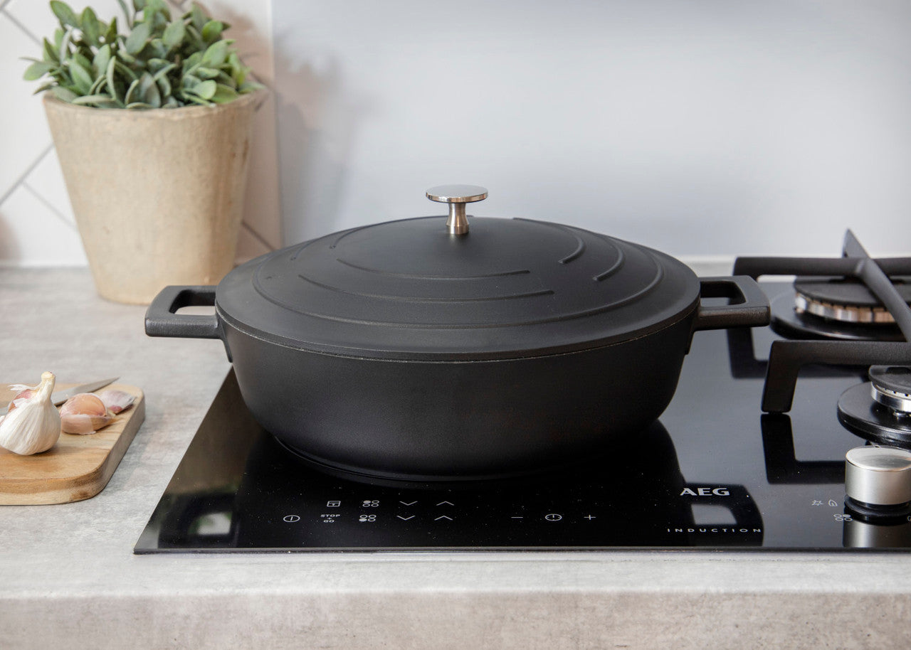 Mastercraft Cast Aluminium Shallow Casserole 5L 32cm Black - view 6