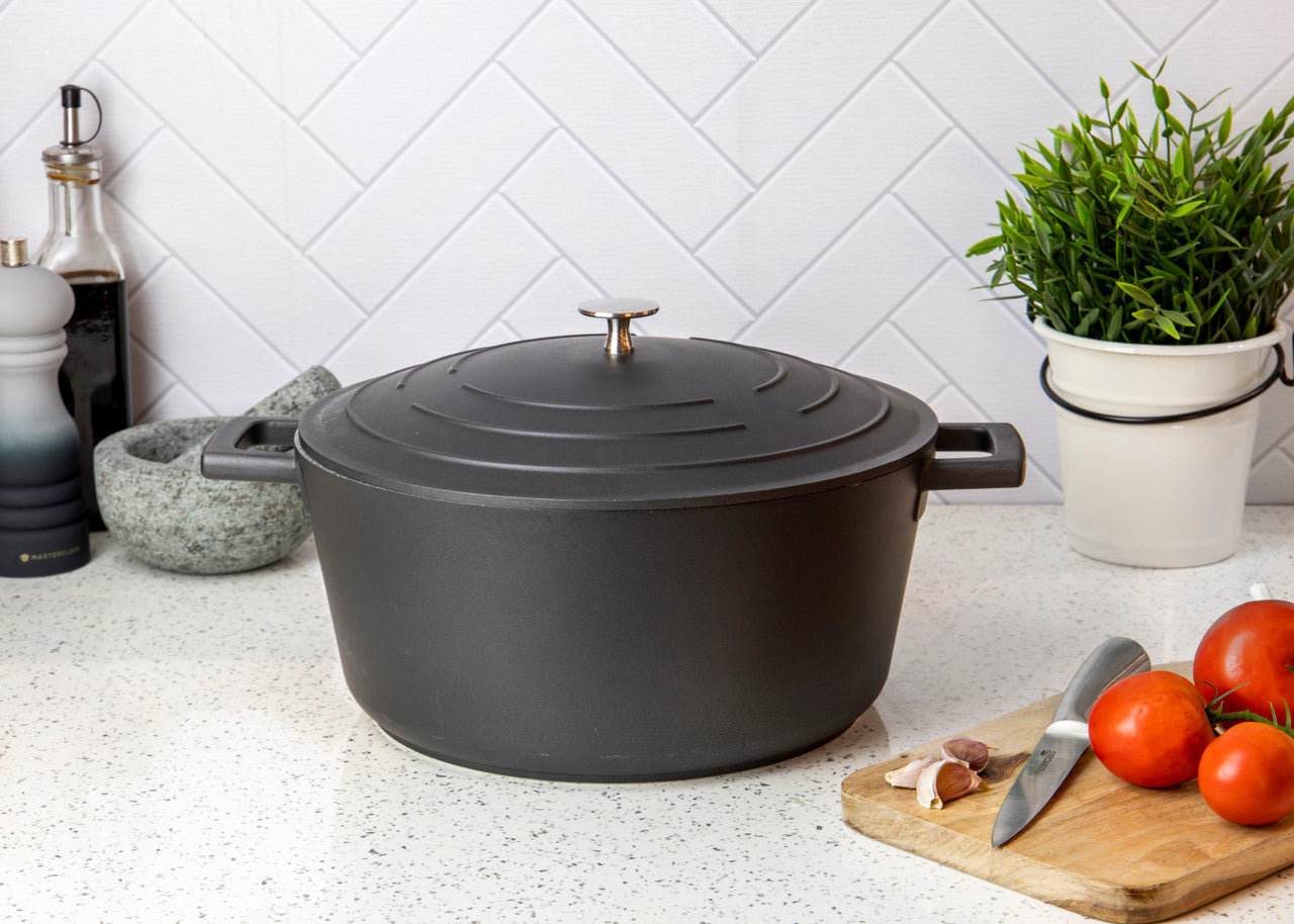 Mastercraft Cast Aluminium Casserole Dish 28cm Black - view 4