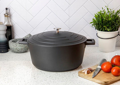 Mastercraft Cast Aluminium Casserole Dish 28cm Black - view 4