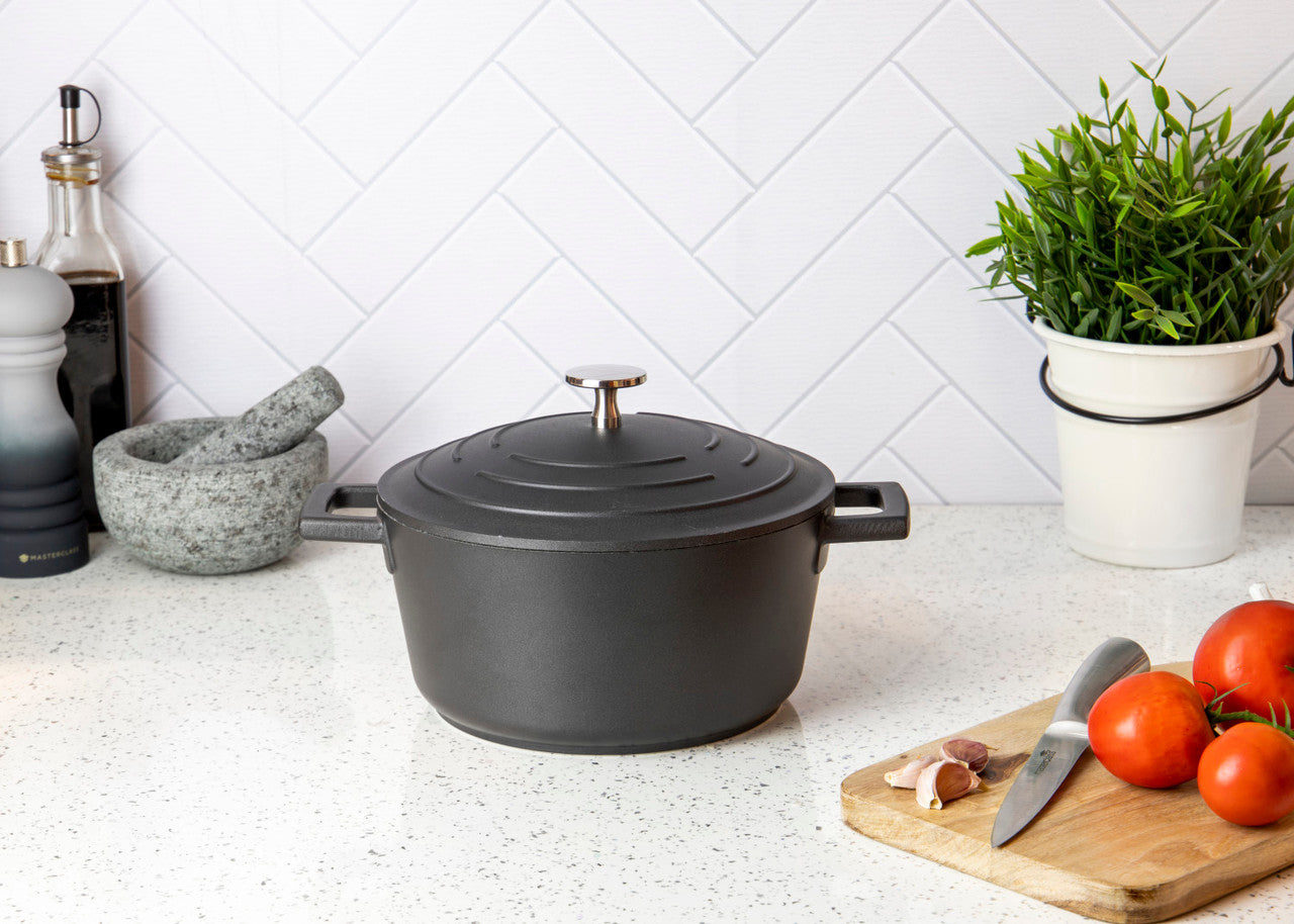 Mastercraft Cast Aluminium Casserole Dish 20cm Black - view 5