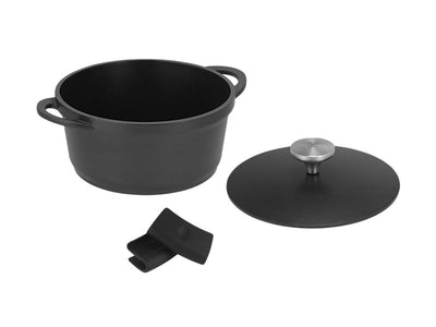 Maxwell & Williams Cast Lite Casserole 20cm Black detail of silicone handles