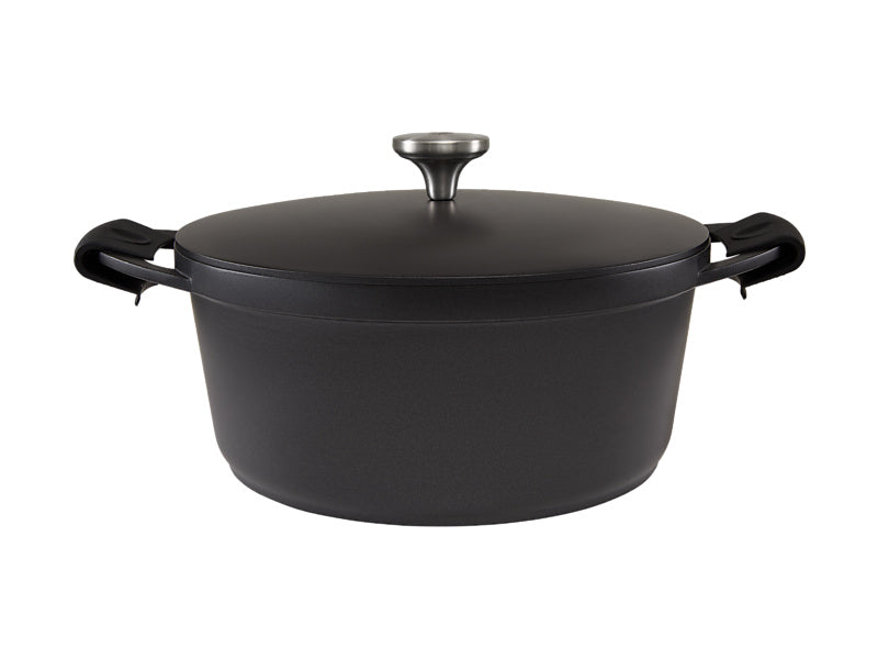 Maxwell & Williams Cast Lite Casserole 28cm Black - induction non-stick cookware