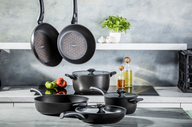 Per Salute Nonstick Covered Saute 32cm/5.7L – Essteele